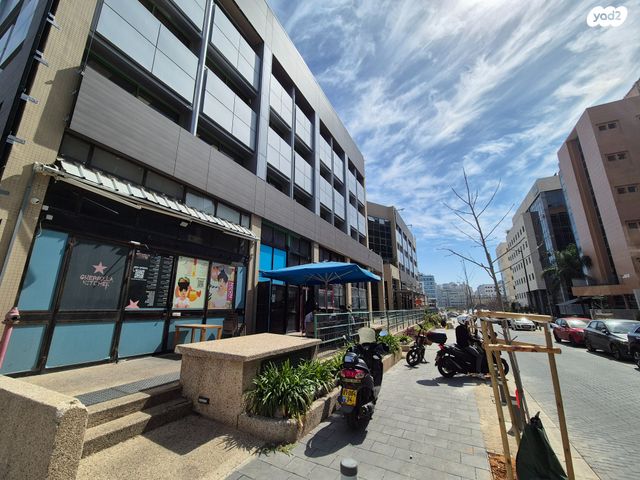 חנויות/ שטח מסחרי