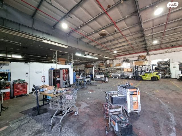 מחסנים, יבנה