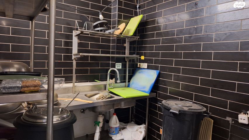 חנויות/ שטח מסחרי, הברזל 31, עתידים, אזור התעסוקה רמת החייל, תל אביב יפו