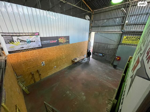 מבני תעשיה, נשר