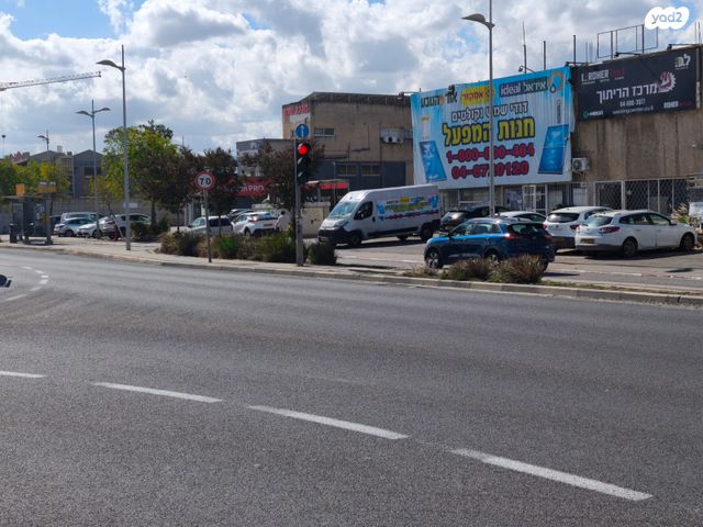 חנויות/ שטח מסחרי