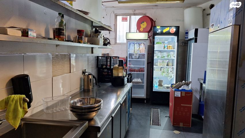 חנויות/ שטח מסחרי, הברזל 31, עתידים, אזור התעסוקה רמת החייל, תל אביב יפו