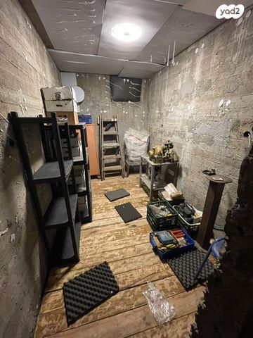 מבני תעשיה, נשר