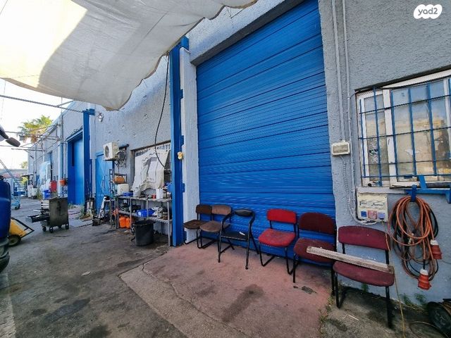 מחסנים, יבנה