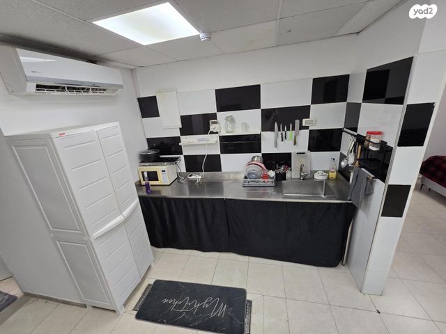 מחסנים, טבנקין, דרום מערב ותיק, בת ים