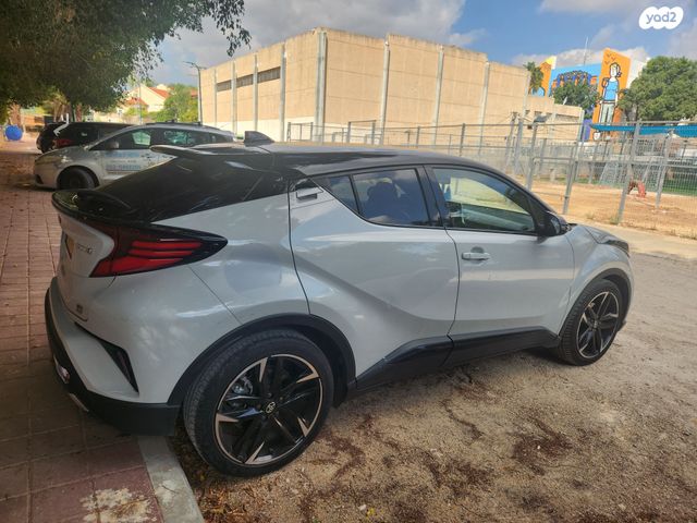 מודעת רכב טויוטה C-HR