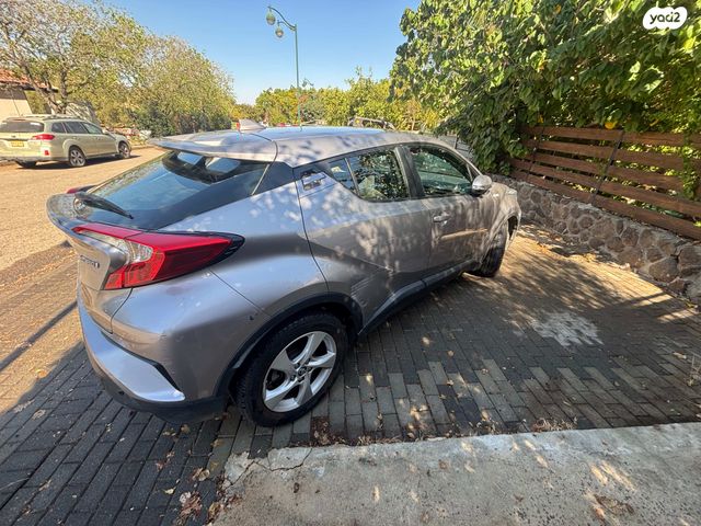 מודעת רכב טויוטה C-HR