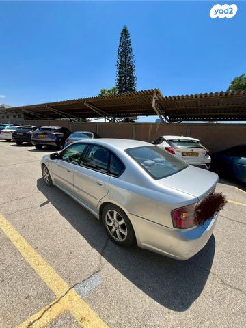 סובארו B4/לגאסי