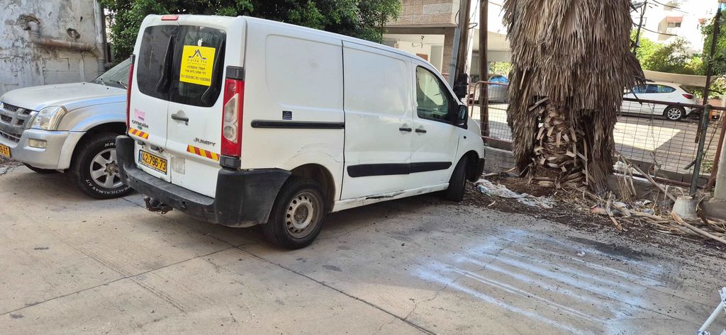 מודעת רכב סיטרואן ג'אמפי