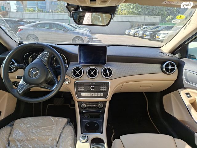 מרצדס-בנץ GLA