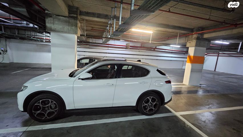 אלפא רומיאו סטלביו