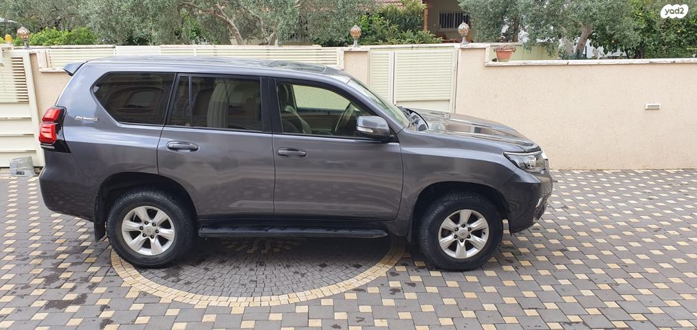 טויוטה לנד קרוזר