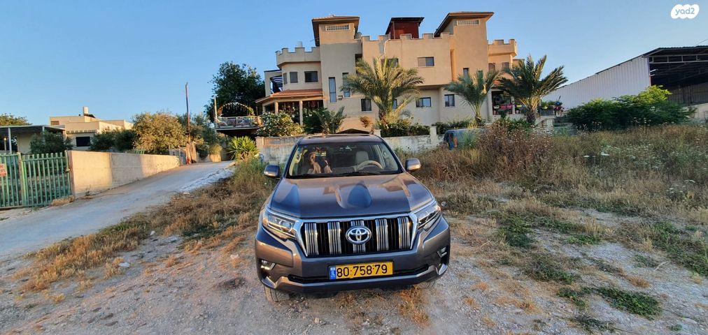 טויוטה לנד קרוזר