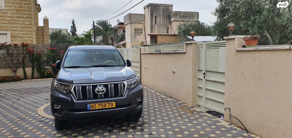 טויוטה לנד קרוזר