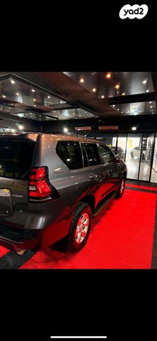 טויוטה לנד קרוזר