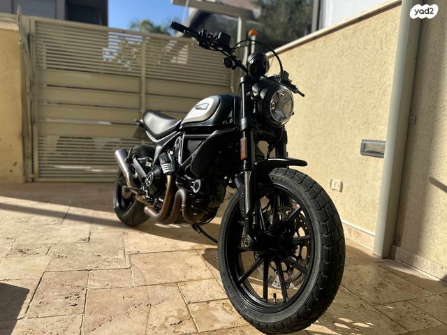 מודעת רכב דוקאטי סקרמבלר אייקון דארק