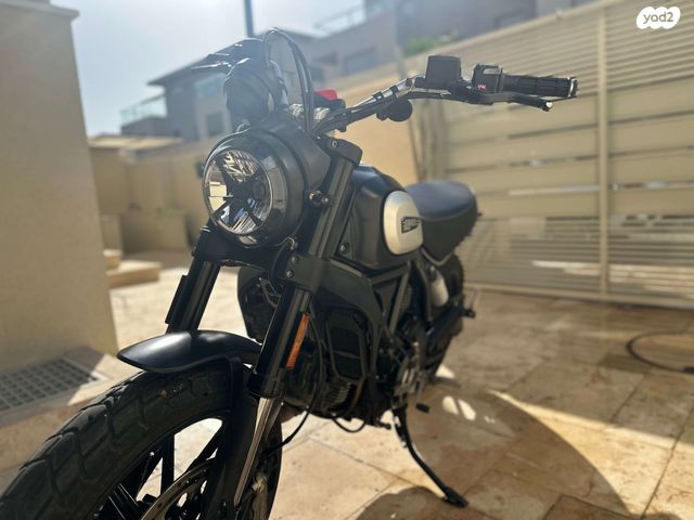 דוקאטי סקרמבלר אייקון דארק