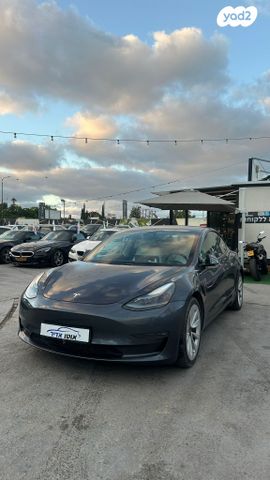 מודעת רכב טסלה מודל 3