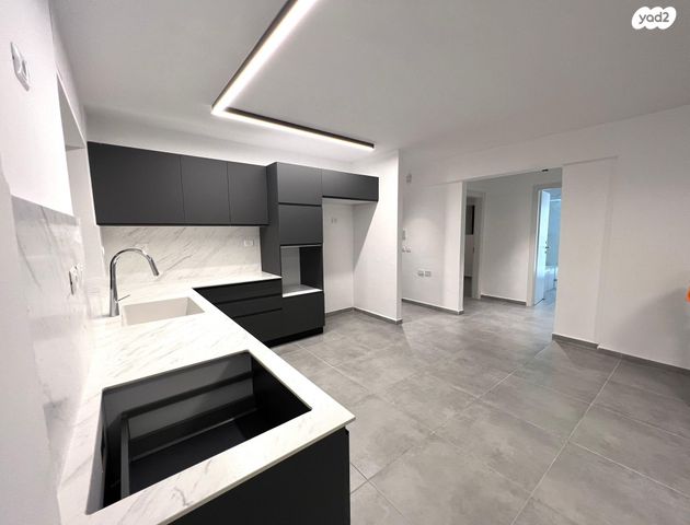 הרב הרצוג 79