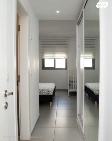 שרה אהרונסון 32