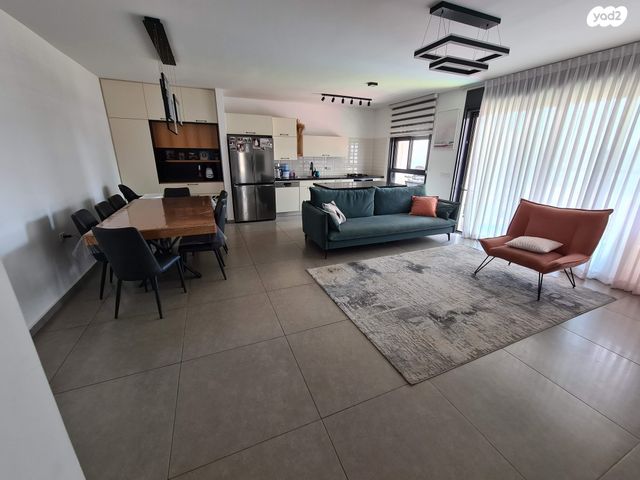 דירה, יצחק ויטנברג 4, פסגת הדר / נווה עוז הירוקה, פתח תקווה