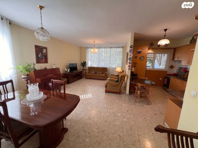 דירה, שדרות חיים וייצמן 48, צפון מזרח מרכז העיר, נתניה