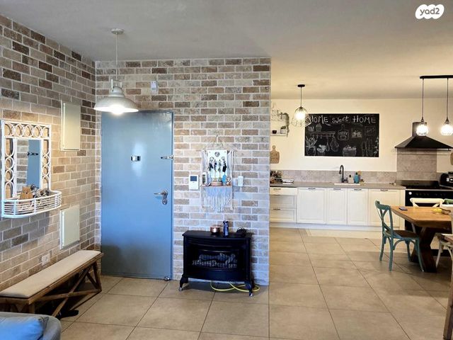 דירת גן, דוכיפת 1, סנסן, צור הדסה