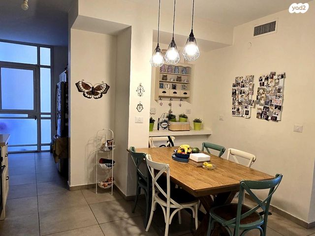 דירת גן, דוכיפת 1, סנסן, צור הדסה