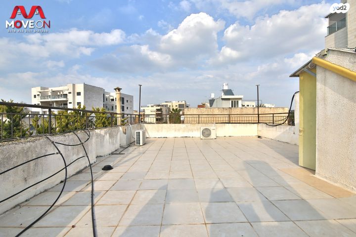 דו משפחתי, שדרות בורוכוב 39, מרכז העיר, קרית אתא