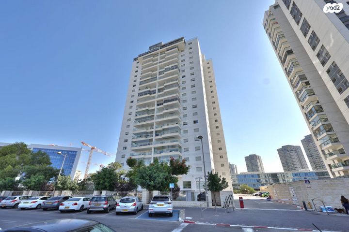 גג/ פנטהאוז, ש"י עגנון, משכנות האומנים, קרית מוצקין