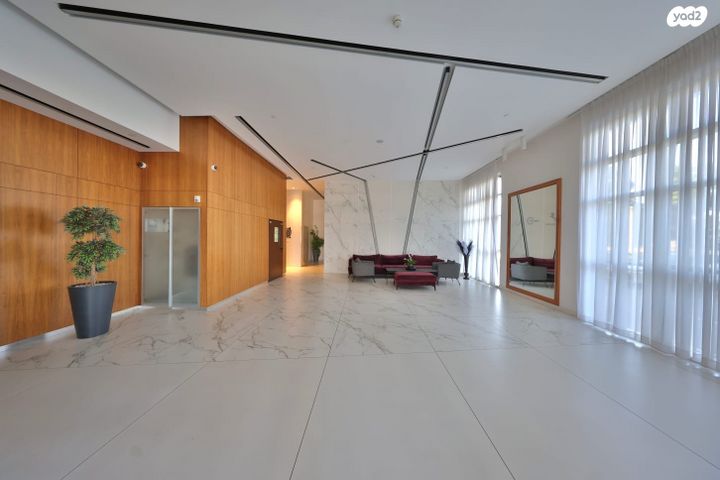 גג/ פנטהאוז, ש"י עגנון, משכנות האומנים, קרית מוצקין