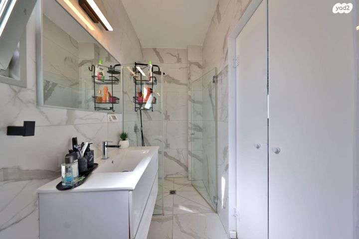 גג/ פנטהאוז, ש"י עגנון, משכנות האומנים, קרית מוצקין