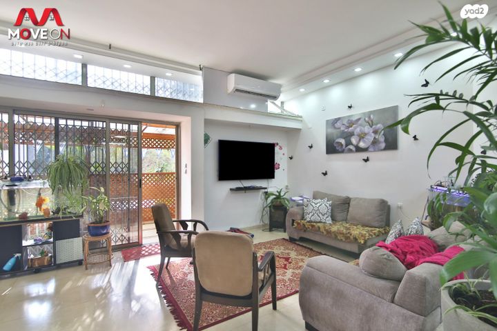 דו משפחתי, שדרות בורוכוב 39, מרכז העיר, קרית אתא