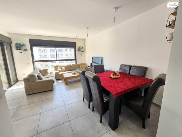 דירה, אבני חן, חריש