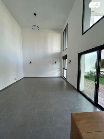 דירת גן, שלום רוזנפלד, גליל ים (מתחם הכוכבים), הרצליה