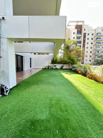 דירת גן, שלום רוזנפלד 3, גליל ים (מתחם הכוכבים), הרצליה