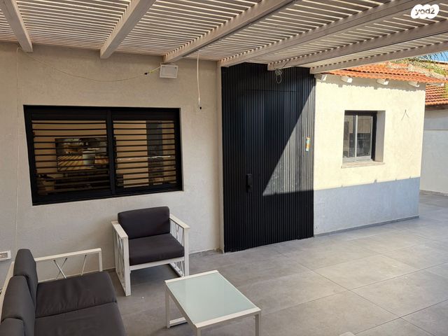 דו משפחתי, בית אריה / עופרים