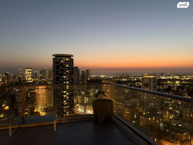 גג/ פנטהאוז, שכונת בן גוריון, מרכז העיר ג', רמת גן