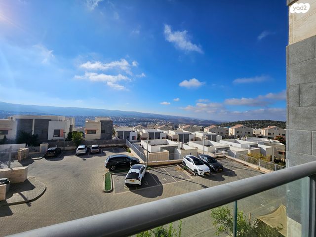 דירה, דוכיפת, צור הדסה