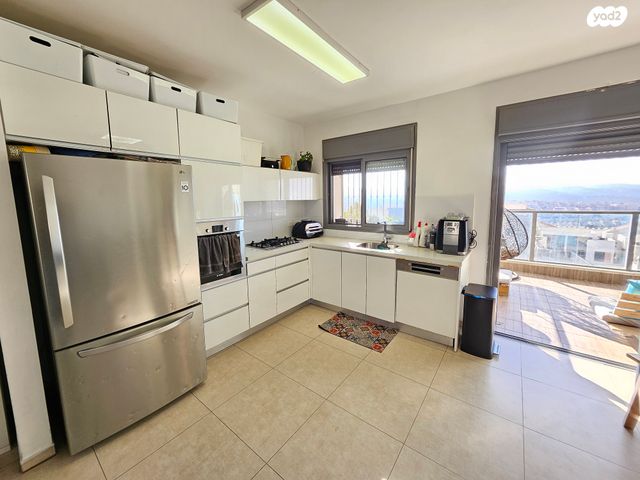 דירה, דוכיפת, צור הדסה