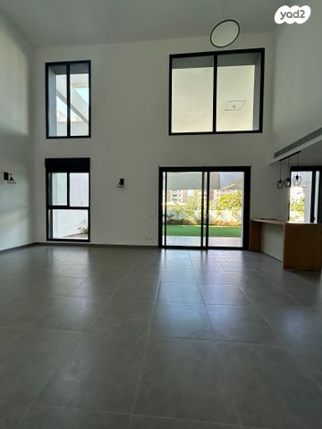 דירת גן, שלום רוזנפלד, גליל ים (מתחם הכוכבים), הרצליה