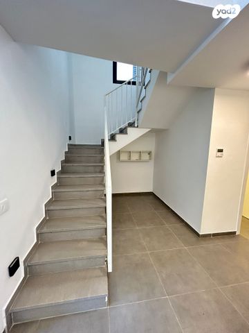 דירת גן, שלום רוזנפלד 3, גליל ים (מתחם הכוכבים), הרצליה