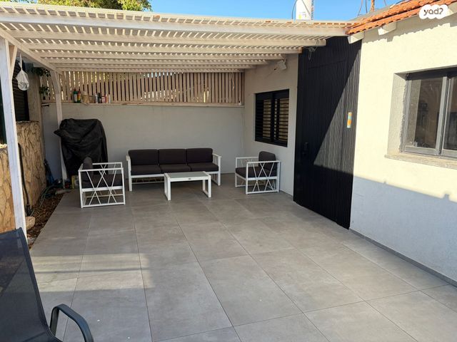 דו משפחתי, בית אריה / עופרים