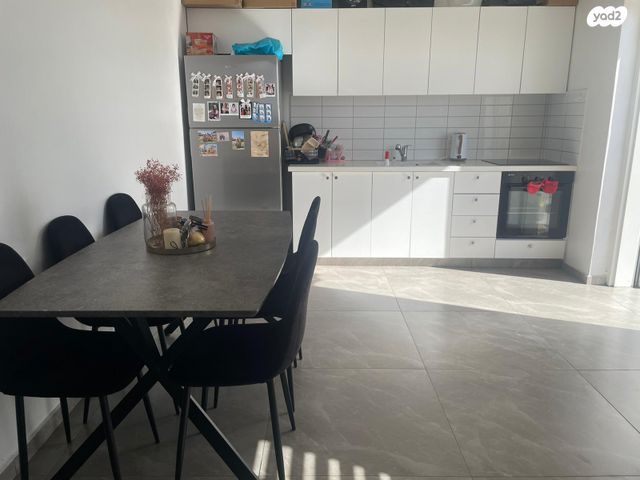 טריפלקס, יחזקאל דוד גויטיין, פסגת זאב, ירושלים