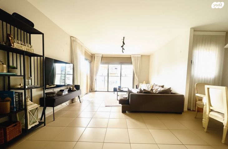 דירה, נווה גן, רמת השרון