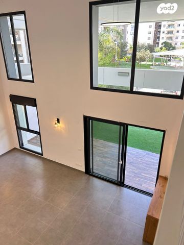 דירת גן, שלום רוזנפלד 3, גליל ים (מתחם הכוכבים), הרצליה