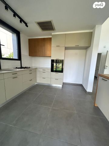 דירת גן, שלום רוזנפלד, גליל ים (מתחם הכוכבים), הרצליה