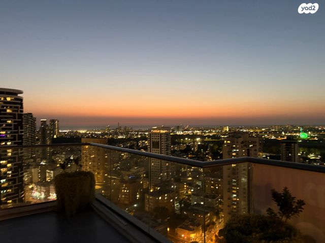 גג/ פנטהאוז, שכונת בן גוריון, מרכז העיר ג', רמת גן