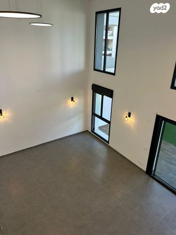 דירת גן, שלום רוזנפלד 3, גליל ים (מתחם הכוכבים), הרצליה