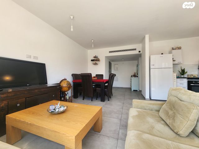 דירה, אבני חן, חריש